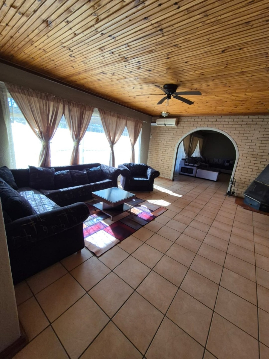 To Let 3 Bedroom Property for Rent in Universitas Ridge Free State